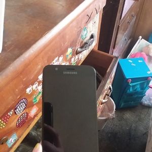 I'm selling a Samsung Galaxy 7 aura phone